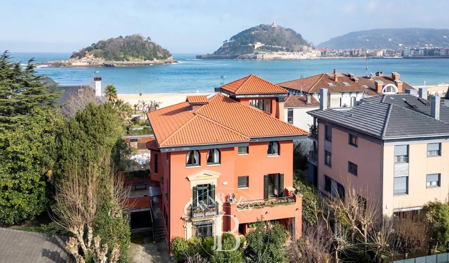 Villa with terrace Donostia-San Sebastian