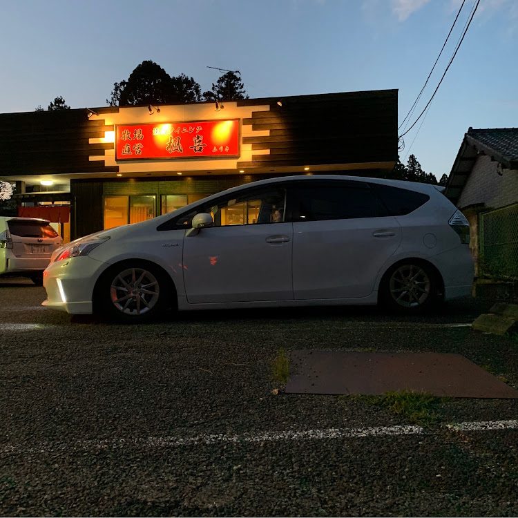プリウスαの純正スタイル・プリウスα・ほぼ純正・車高調・テインフレックスZに関するカスタム事例の投稿画像3枚目