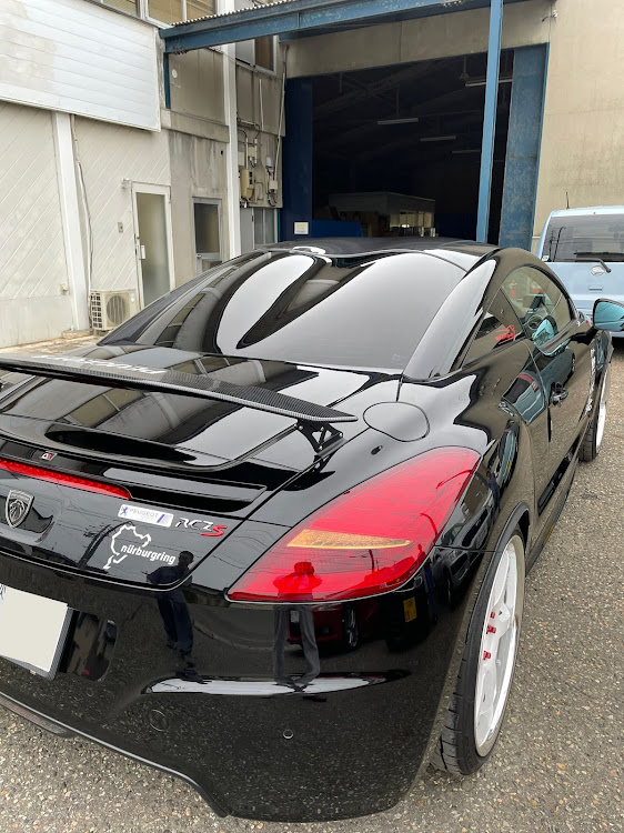RCZのルーフ塗装・ピラー塗装・テールランプ塗装・カーボンルーフ・スリットローターに関するカスタム事例の投稿画像1枚目