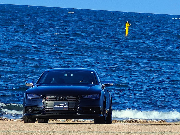 S7 スポーツバックの海と愛車・アウディのある生活・スマホ撮影・GTUNE・HOCに関するカスタム事例の投稿画像1枚目