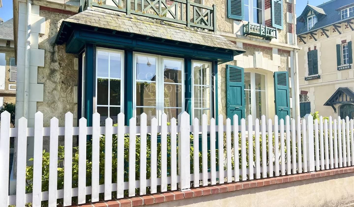 House with garden Deauville