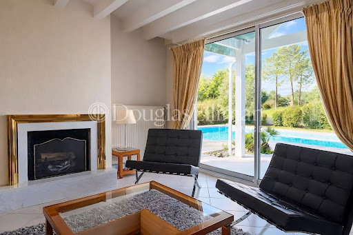 House with pool and terrace 3