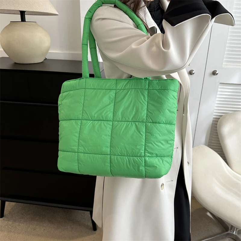 Nuova Borsa Puff da Donna, Semplice e Morbida, Grande Capacità, Perfetta per trasportare tutto con stile e comfort, ideale per ogni occasione.