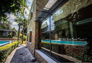 Villa with pool 4