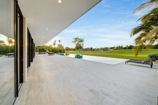 Maison avec piscine et jardin 3