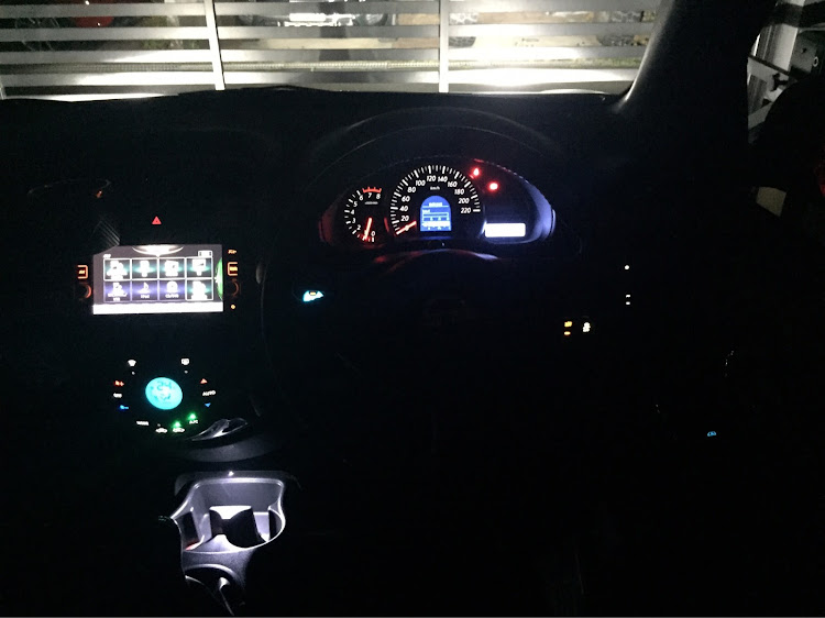 マーチのLED 打ち替え・DIYに関するカスタム事例の投稿画像4枚目