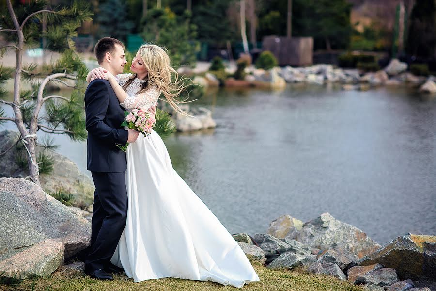 Fotografo di matrimoni Roman Saglo (apelsin). Foto del 2 aprile 2015