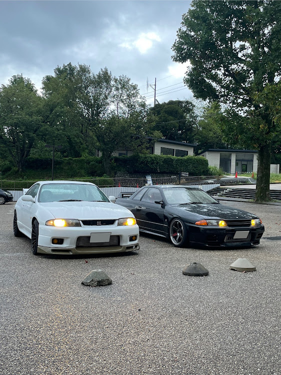 スカイライン GT-Rのヘッドライト磨き何使ってる？・ドライブ・低いようで低くない丁度良い高さ・夏休みに関するカスタム事例の投稿画像1枚目