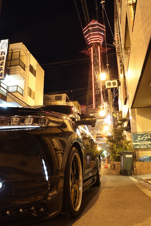 ハリアーのアドミレイション・通天閣・夜撮影・大阪・徘徊に関するカスタム事例の投稿画像5枚目