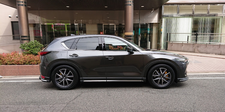 CX-5のホイール交換・タイヤ交換・スカッフプレートに関するカスタム事例の投稿画像1枚目