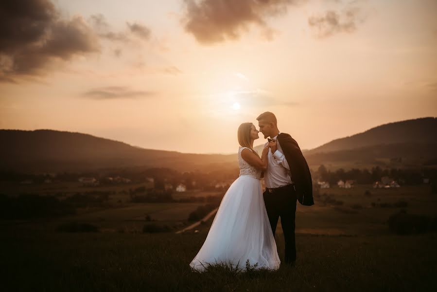 Fotografo di matrimoni Szymon Zabawa (whiteandlight). Foto del 19 giugno 2019