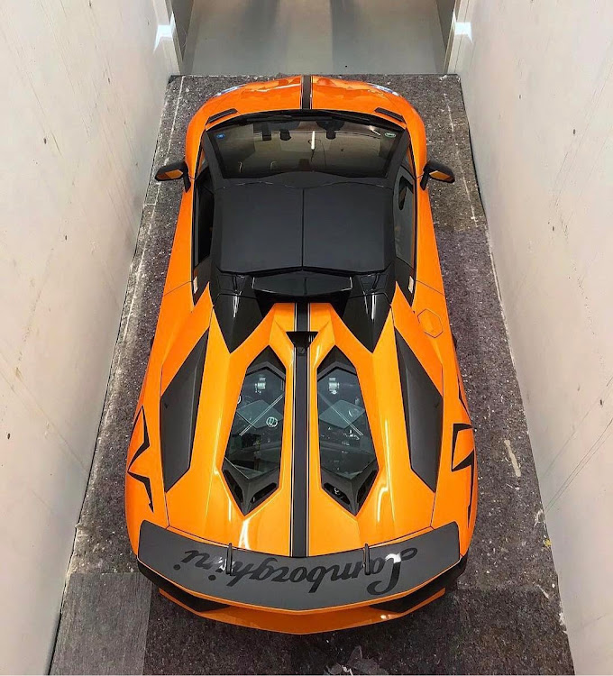 アヴェンタドールのroadster・Lamborghini・ホリデースタイル・AventadorSV・Billionairetoysに関するカスタム事例の投稿画像1枚目