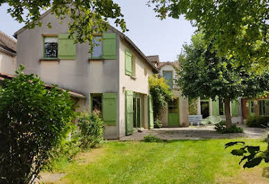 Property with garden 1