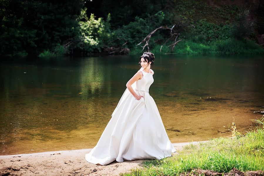 Fotografo di matrimoni Yuliya Siverina (juisi). Foto del 3 dicembre 2016