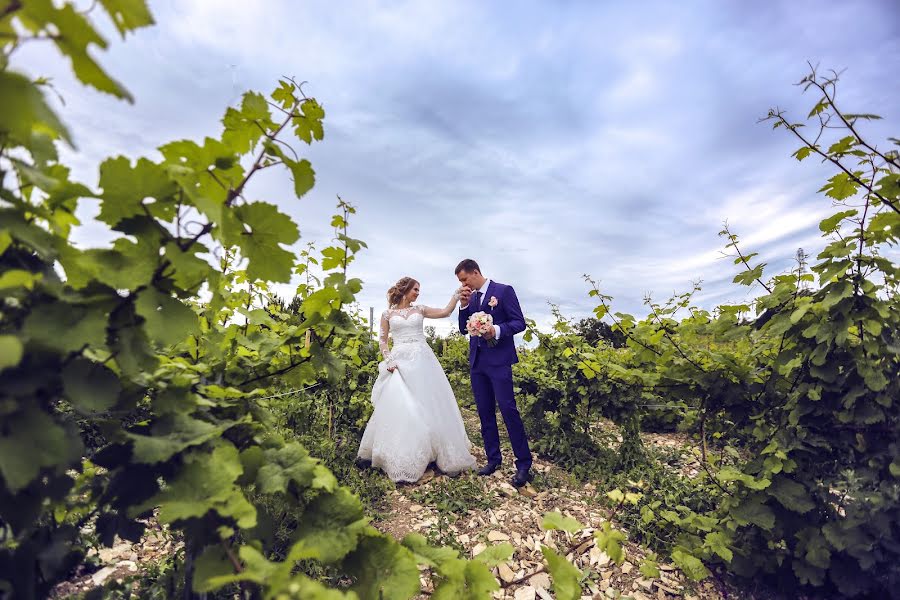 Wedding photographer Lyudmila Zharkova (lyudmilla). Photo of 25 September 2017