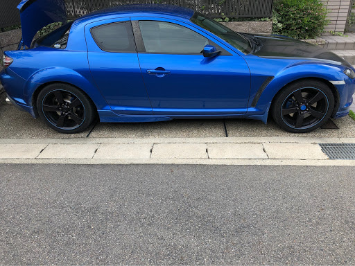 マツダ Rx 8を華麗にカスタム By ケイ 18 06 04 ラバースプレーでホイールどドアノブ周辺再塗装 黒メインだけど角度によって紫になる笑キャップ青か黒か Cartune