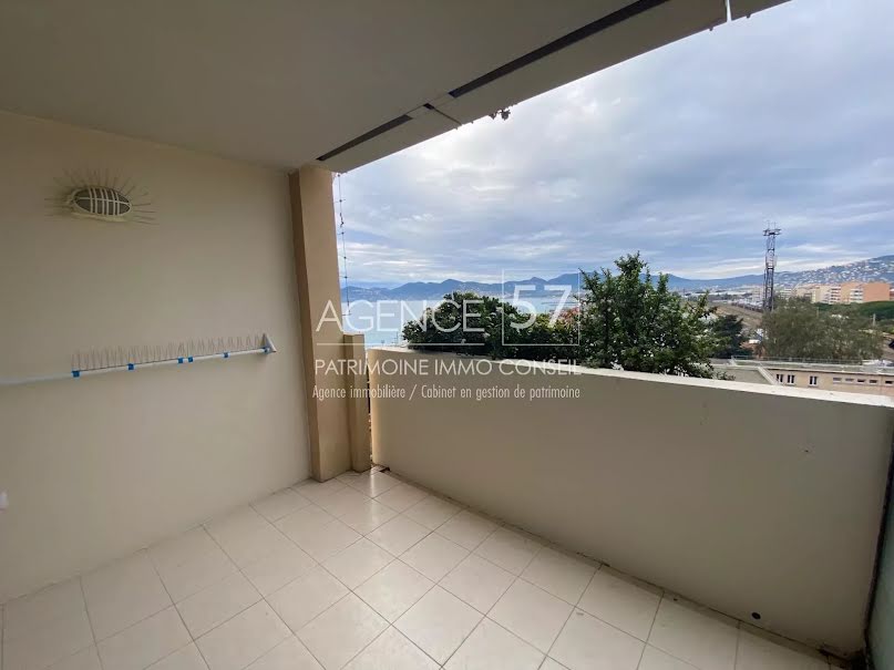 Vente appartement 2 pièces 26 m² à Cannes la bocca (06150), 139 000 €