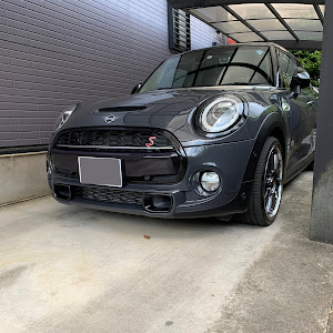 MINI 5ドア F55