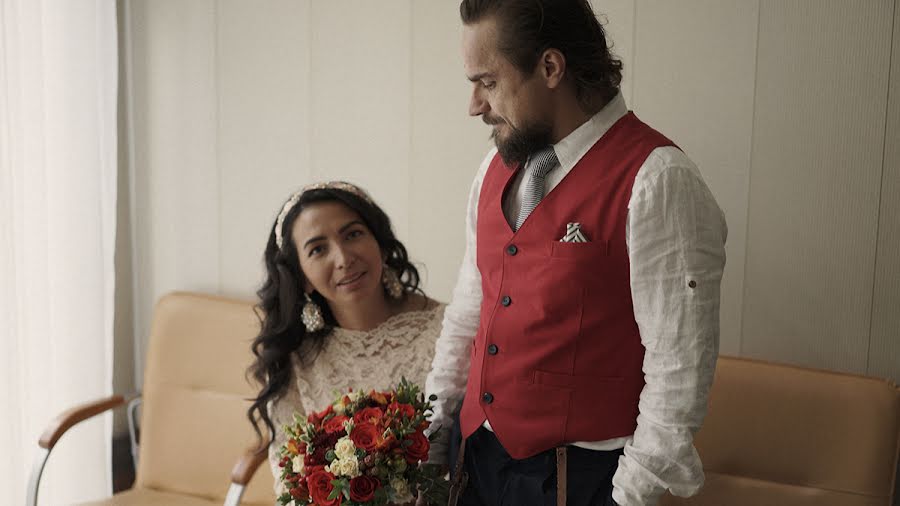 Fotografo di matrimoni Dmitriy Tikhomirov (dim-ekb). Foto del 18 luglio 2014
