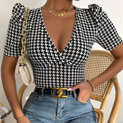 Title 4, Stand-up Low-cut V-neck Slim Thousand Bird Latt...