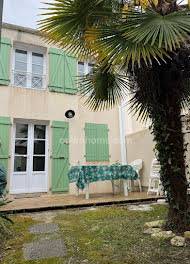 maison à La Flotte (17)