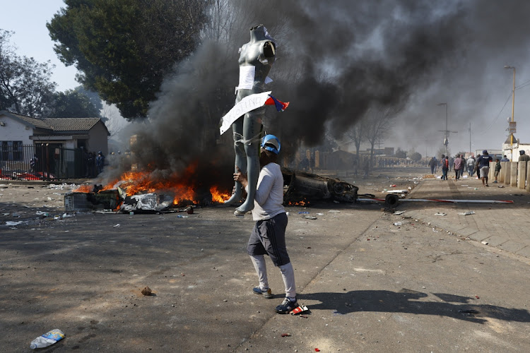 Four people died, two reportedly at the hands of metro police officers, after chaos erupted in Tembisa, Ekurhuleni, on Monday when residents protested against electricity cuts for defaulting customers and ‘high municipal rates. Picture: THULANI MBELE