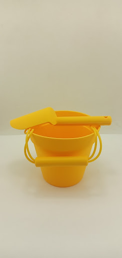 Title 8, Childrens Simple Silicone Beach Bucket Set. Du...