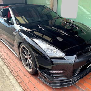 NISSAN GT-R