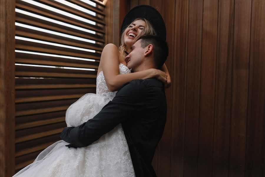 Fotógrafo de casamento Valeriya Indyuk (indukphoto). Foto de 4 de dezembro 2019