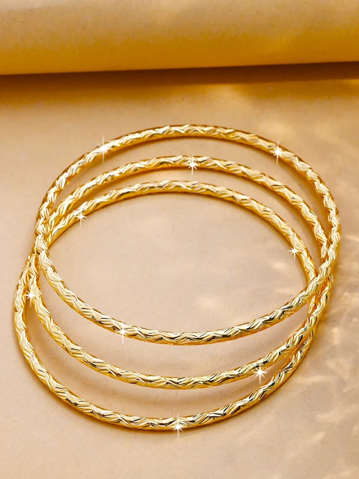 Bracciale a cerchio fine con texture HAILANG. Un accessorio elegante e raffinato per la donna moderna. Perfetto per ogni outfit.