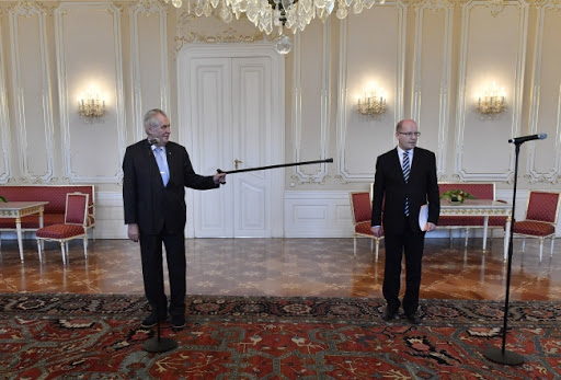 Češki predsednik prihvatio nepodnetu ostavku premijera