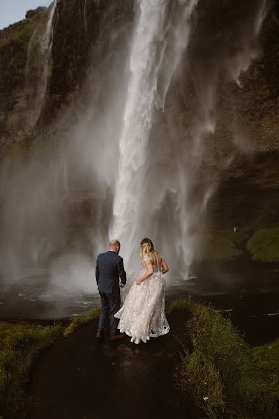 Pulmafotograaf Michalina Dzianach (reykjavikphoto). Foto tehtud 11 aprill 2020