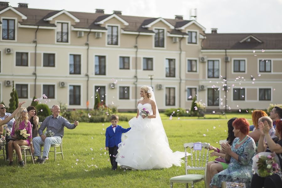 Fotógrafo de casamento Olga Stolyarova (olyasto). Foto de 27 de agosto 2014