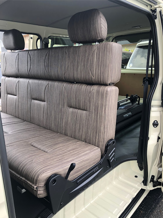 ハイエースバンのハイエース・DXバン・ハイエースカスタム・ハイエースdiy・ハイエースウッドに関するカスタム事例の投稿画像2枚目