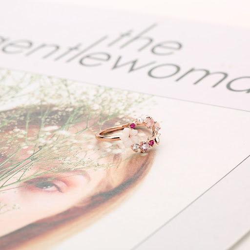 Title 3, Bague fleur papillon, un bijou enchanteur. Un a...
