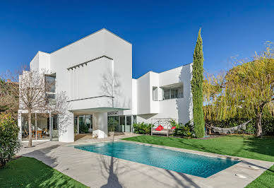 House with pool and garden 1