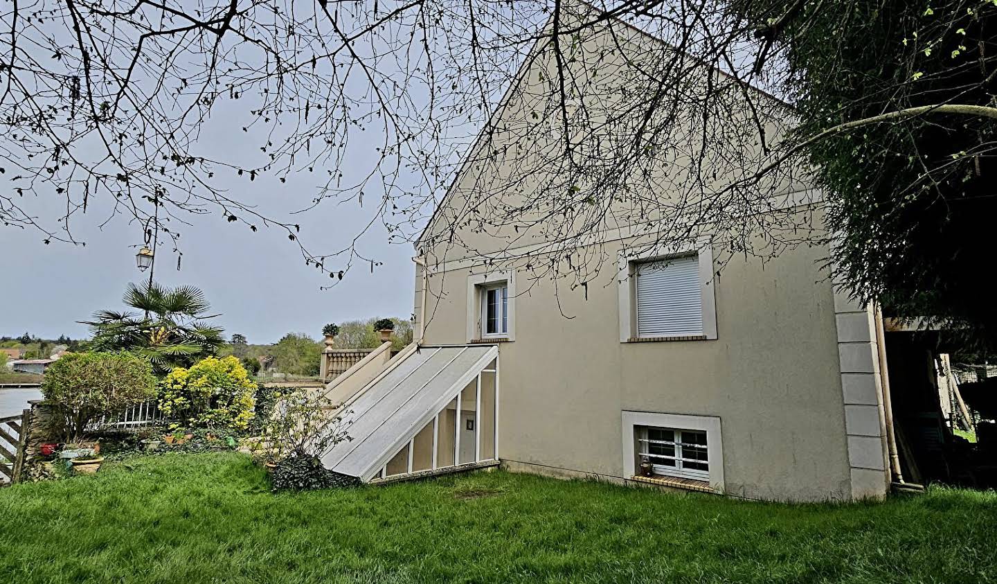 Maison Le Coudray-Montceaux