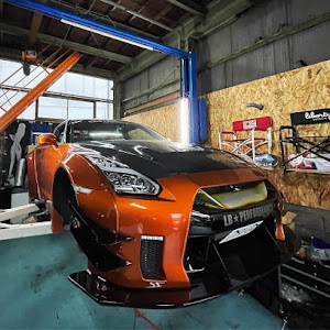 NISSAN GT-R