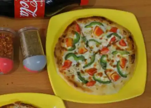 Veg Cheese Pizza (9 Inches) With Thums Up 750 Ml