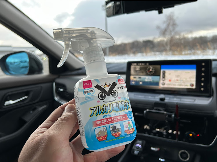 エクストレイルの北海道・t33・アルカリ電解水・内窓拭き・精製水に関するカスタム事例の投稿画像1枚目