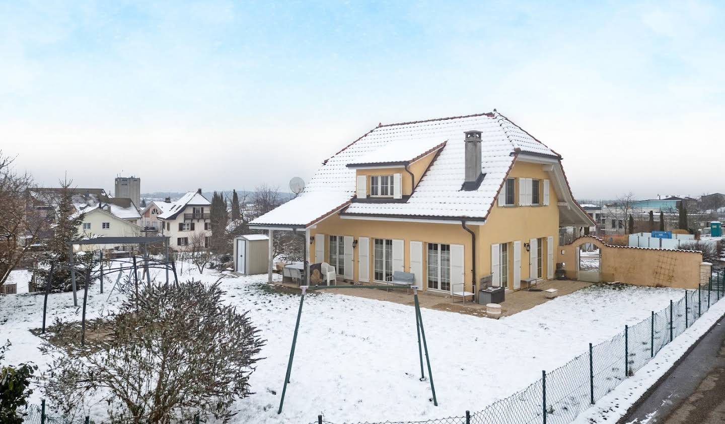 House with garden and terrace Cugy