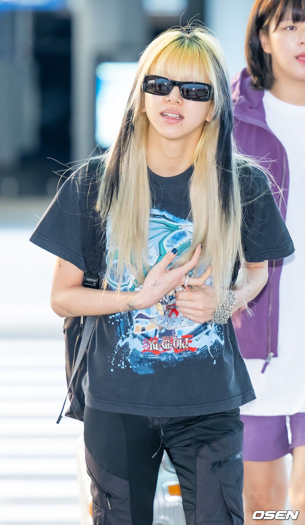 230608-TWICE-Chaeyoung-at-Incheon-International-Airport-documents-1