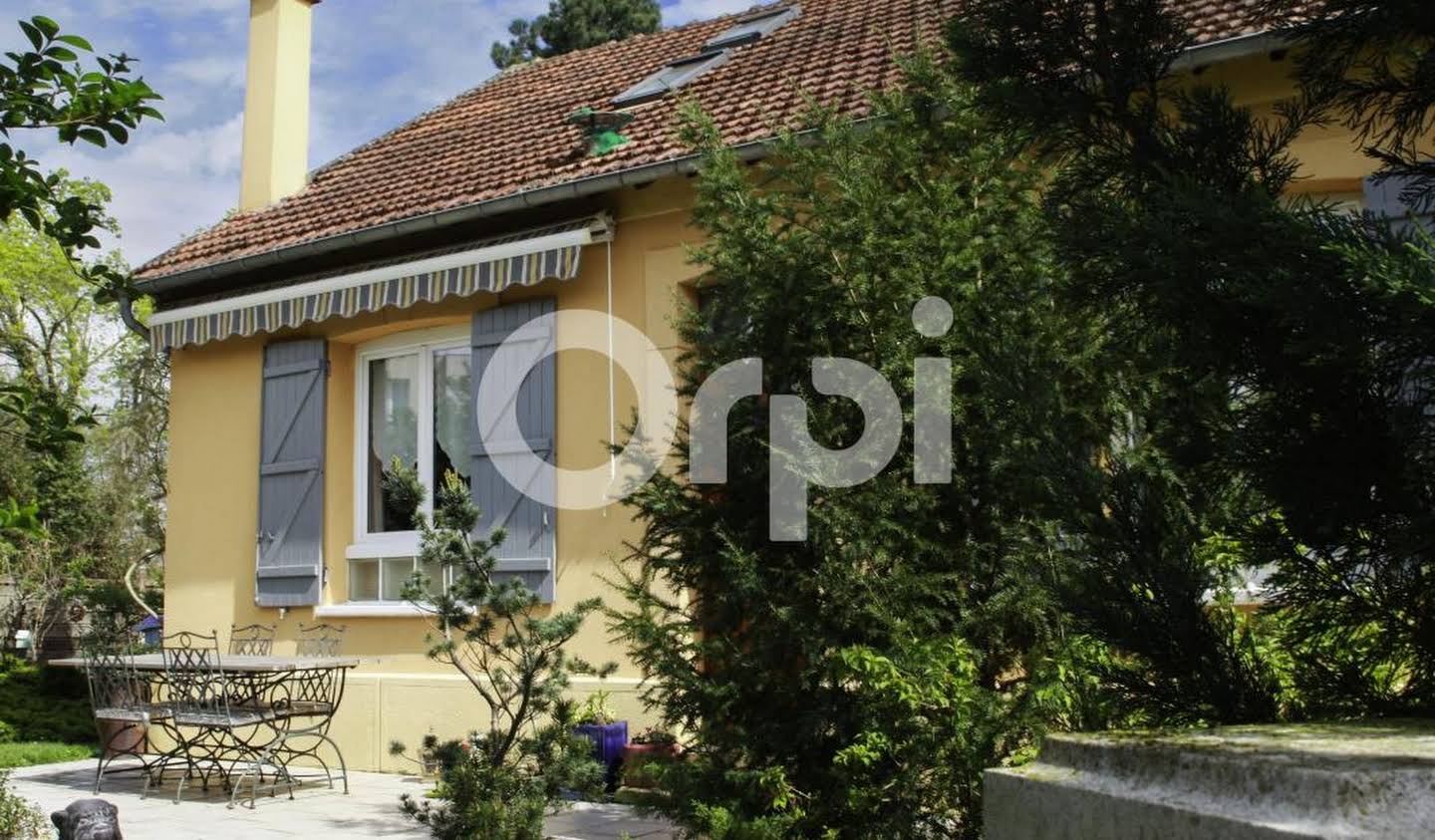 House with terrace Evreux