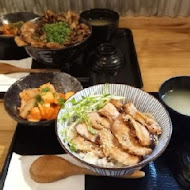 燒丼株式會社(高雄夢時代店)