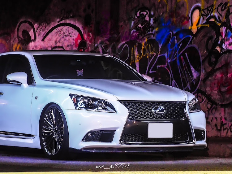 カムリのカムリws・LS460・ウォールアート・トンネル・真夜中の撮影会に関するカスタム事例の投稿画像3枚目