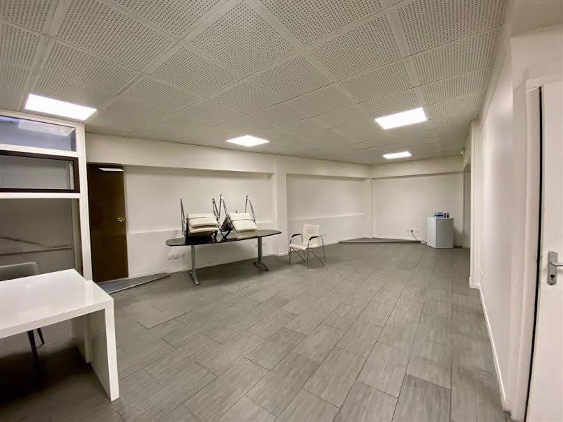 Location  locaux professionnels  88 m² à Paris 17ème (75017), 3 220 €