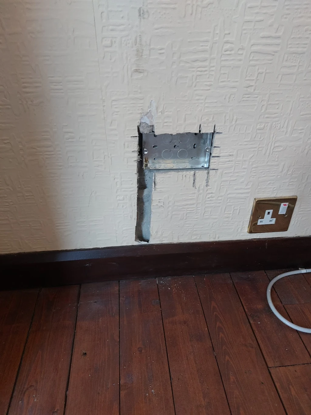 Partial rewire on brick walls 