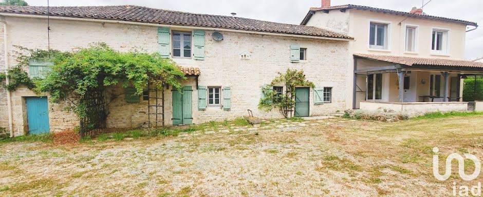 Vente maison 9 pièces 225 m² à Melle (79500), 239 800 €