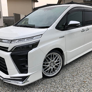 ヴォクシー ZWR80W