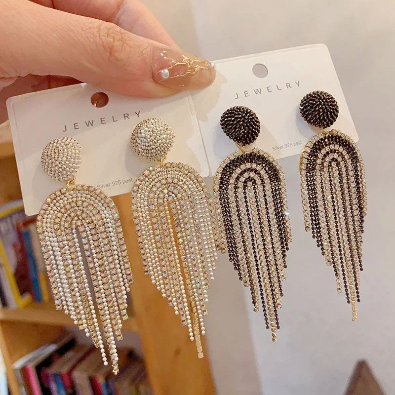 Brincos femininos vintage com tassel, estilo boêmio, acessórios elegantes para complementar seu look, leves e confortáveis, perfeitos para ocasiões especiais.